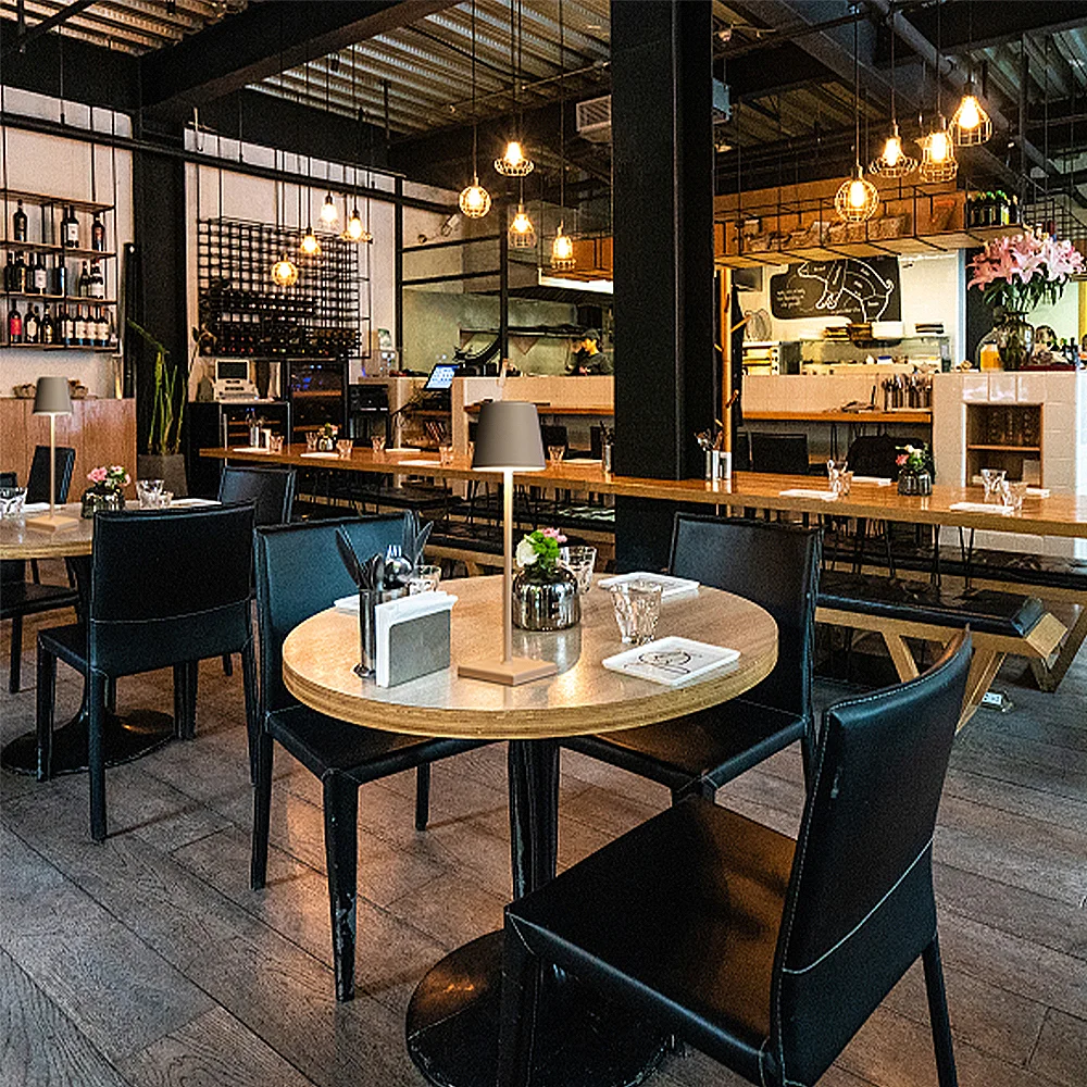 Table lamp styling concept in a restaurant interior